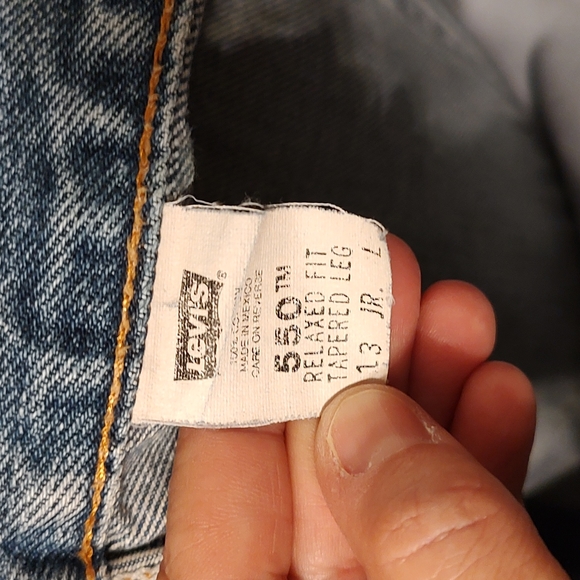 🥰EUC Levi's 550 Junior's Relaxed Fit, Medium Wash Denim Shorts, Regular Fly, 13 - Picture 9 of 10